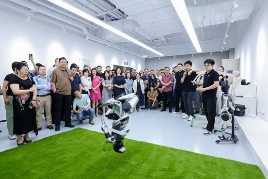 北方工业大学采购人形机器人 N2