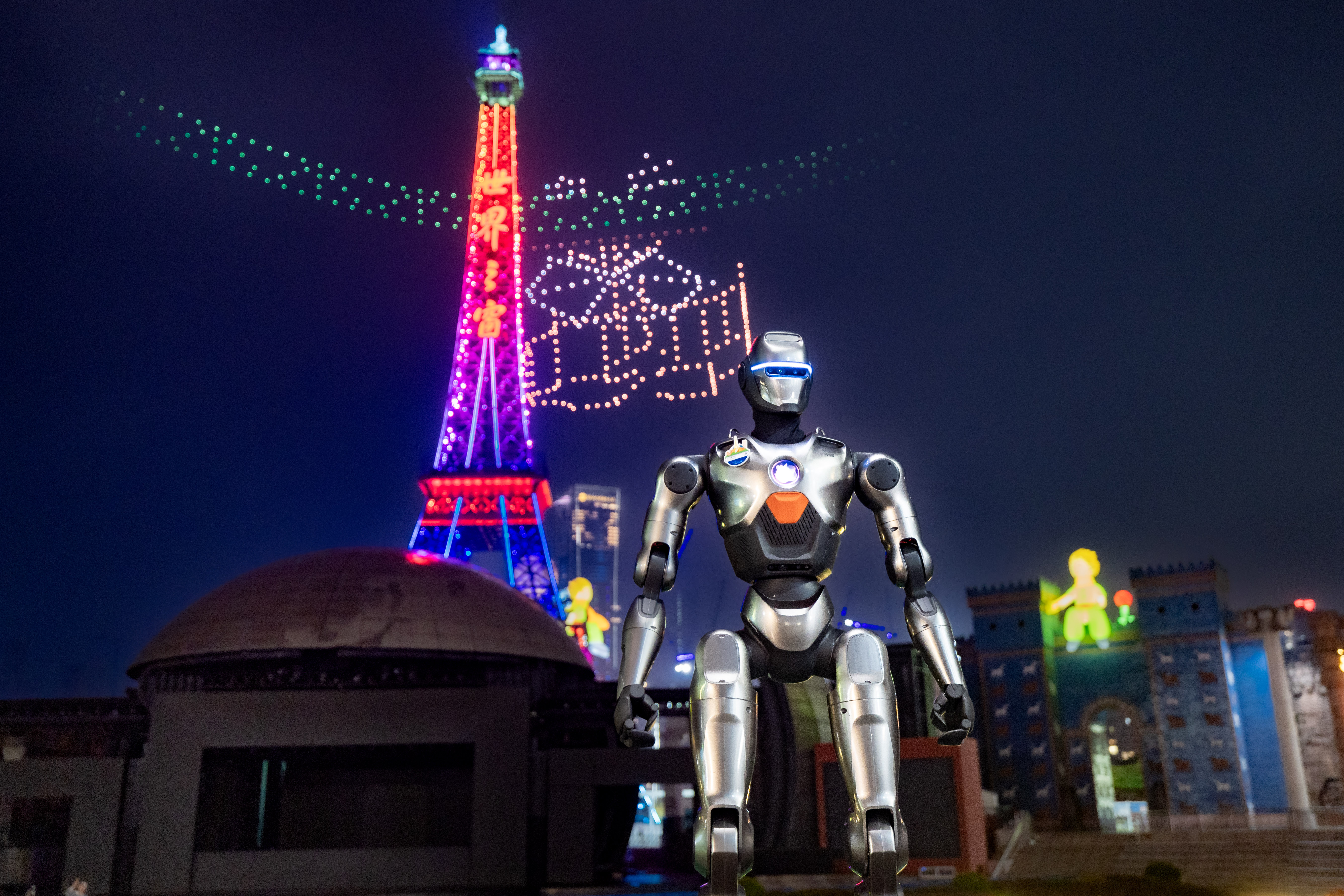 众擎PM01人形机器人