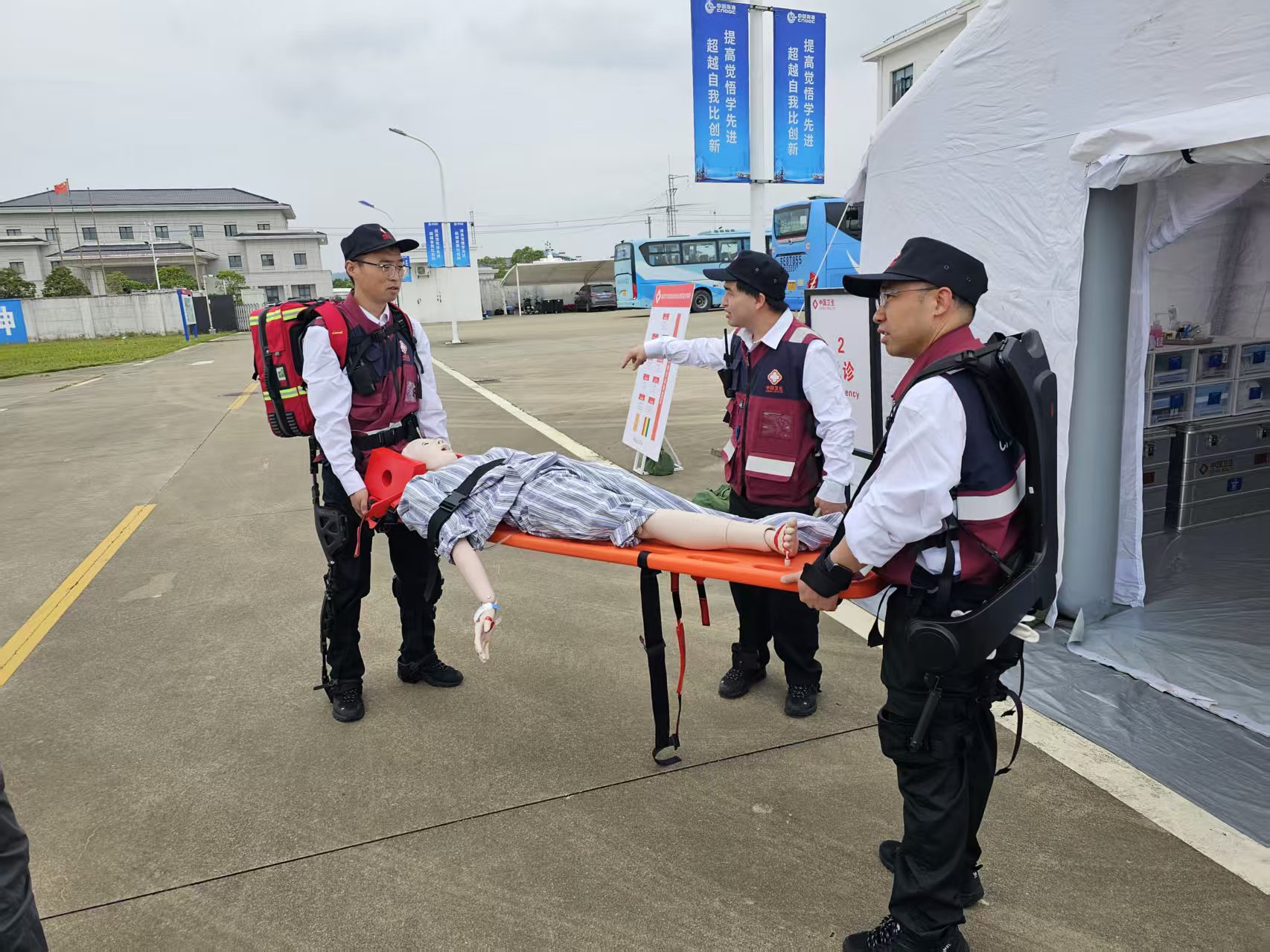 搬运外骨骼协助浙二急救科演练
