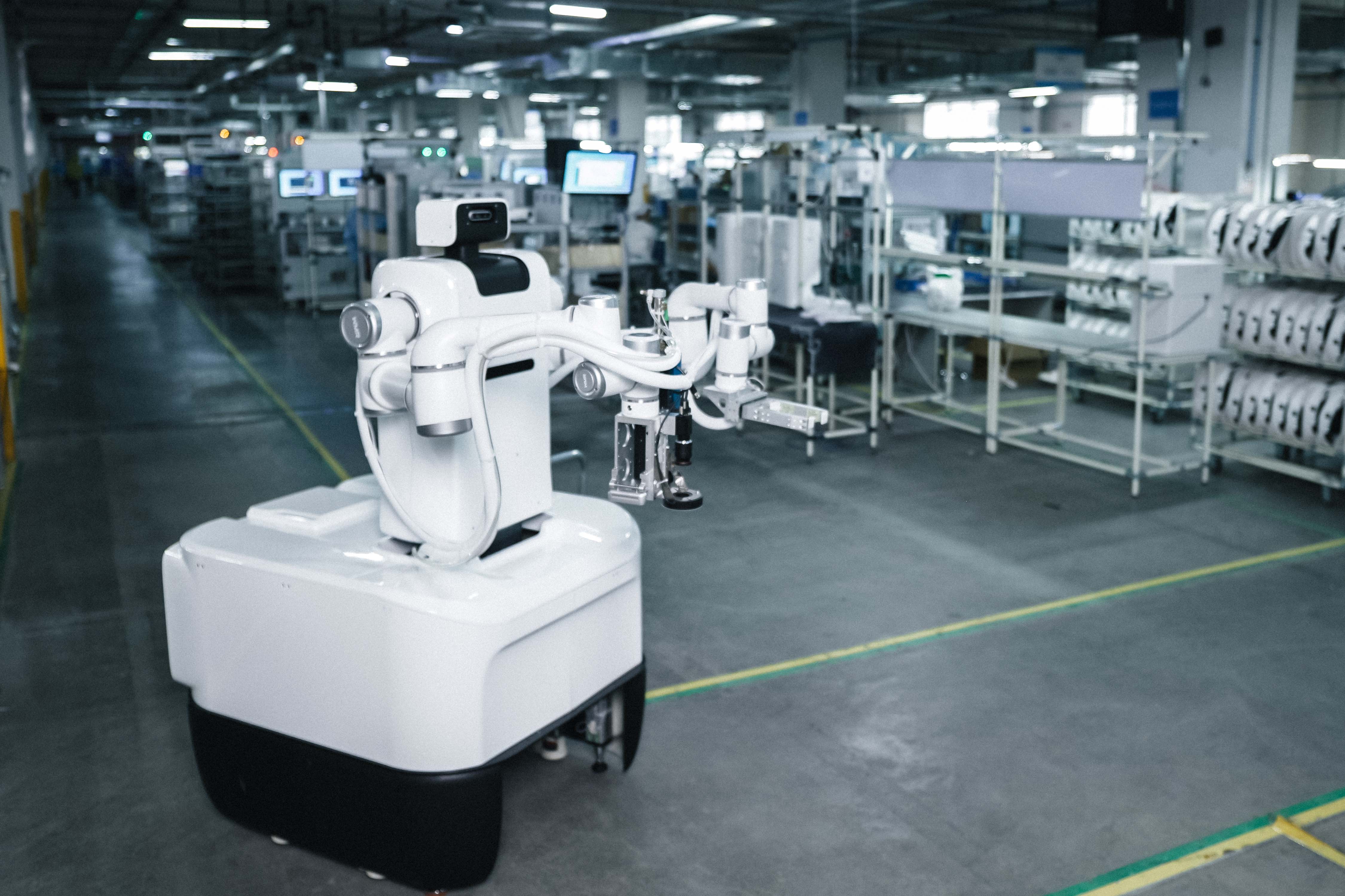 工业级通用具身人形机器人赋能智能制造产线