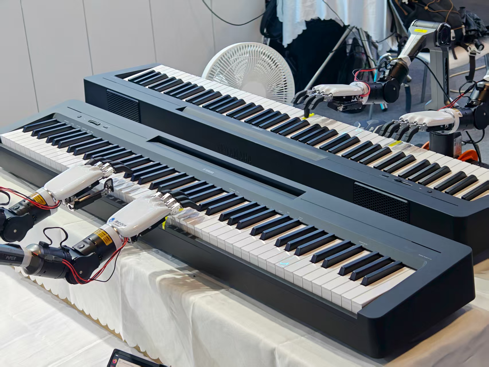 四手联弹机器人